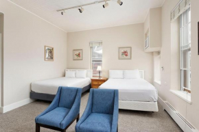 Independence Square 213, Spacious Hotel Room with 2 Queen Beds, Wet Bar, and Sitting Area Aspen